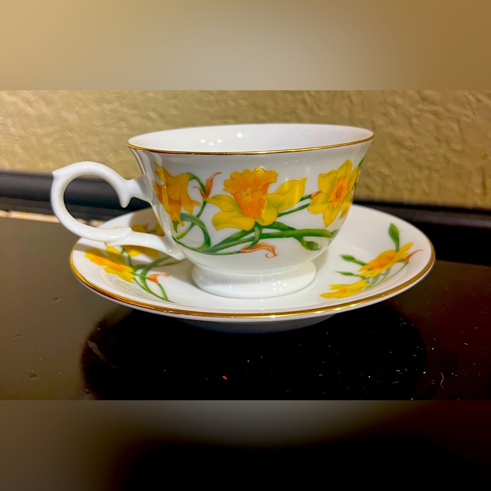 MARCH Vintage AVON 1991 ‘Blossoms of the Month’ March Jonquil Teacup and Saucer - Picture 3 of 10
